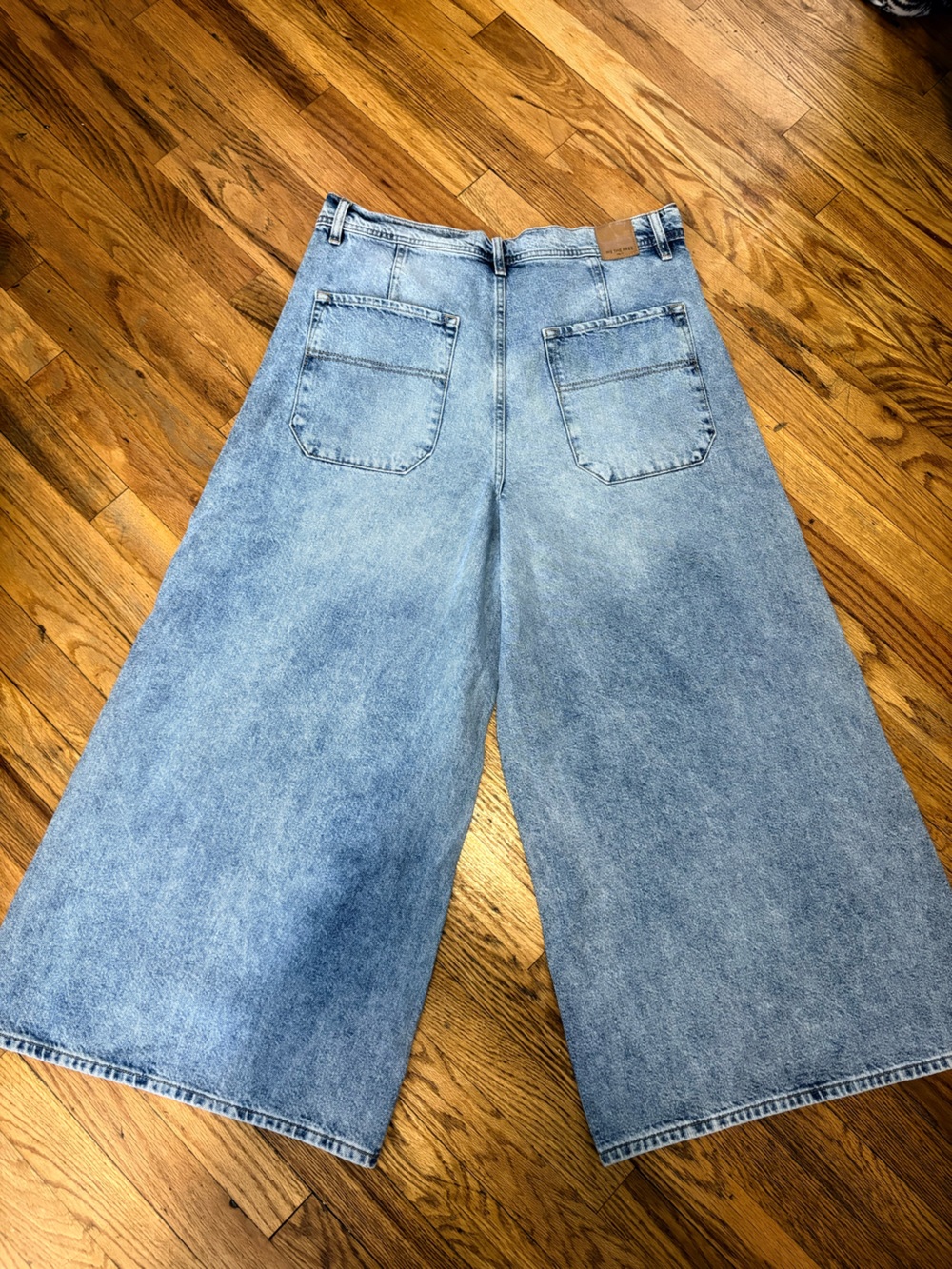 We The Free Light Wash Wide Leg Culotte Jeans - size 32 - Picture 3 of 8